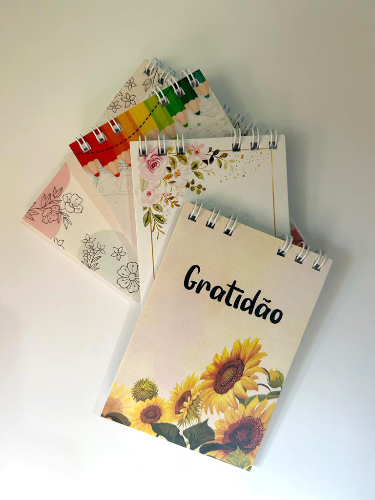 Bloquinhos personalizados com temas florais